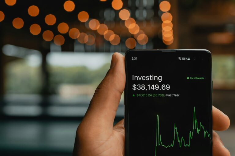 How​‍​‌‍​‍‌ Investors Differentiate Between Market Hype and Real News