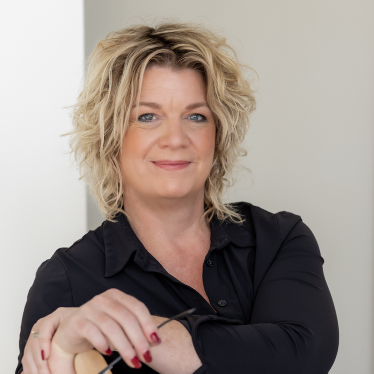 Winner small image - The Pink Walnut BV